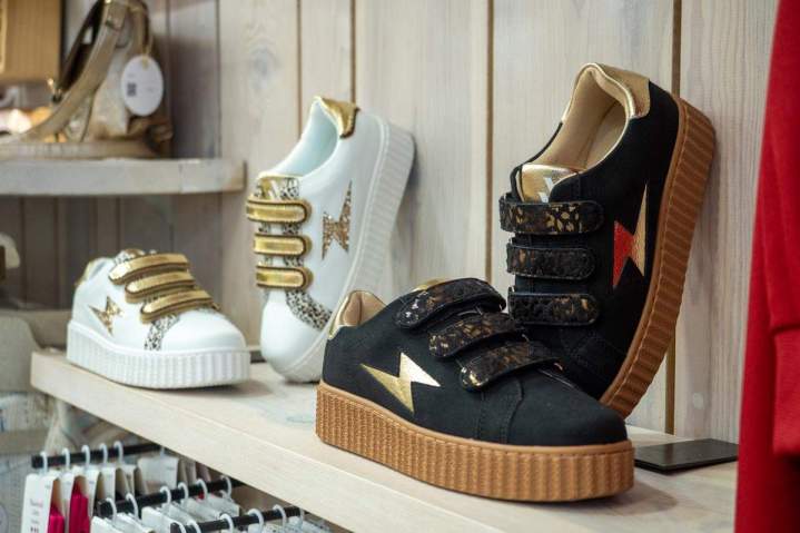 Collections de chaussures, élégance et confort assurés.